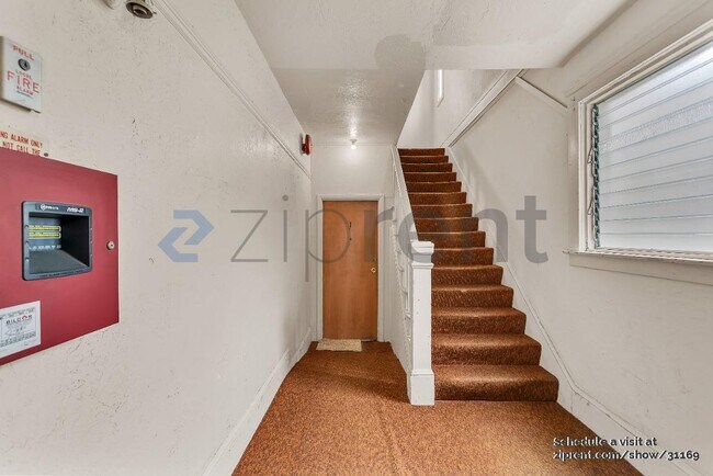Foto del edificio - 1323 Leavenworth St