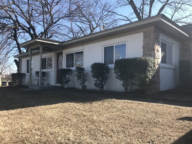 Foto del edificio - 223 E Independence St