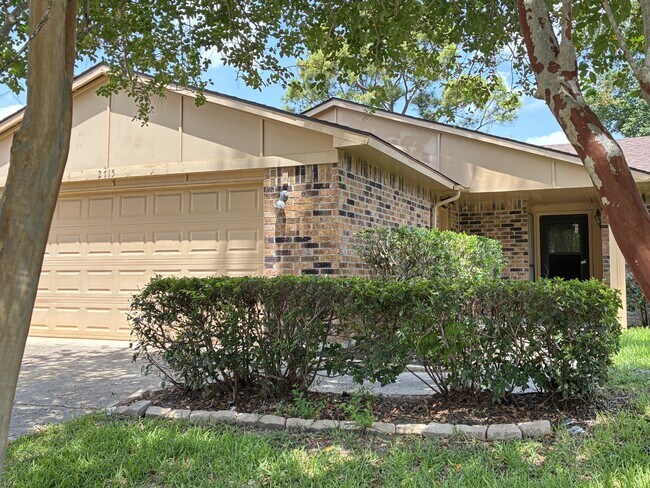 Building Photo - 2715 Kingfisher Dr