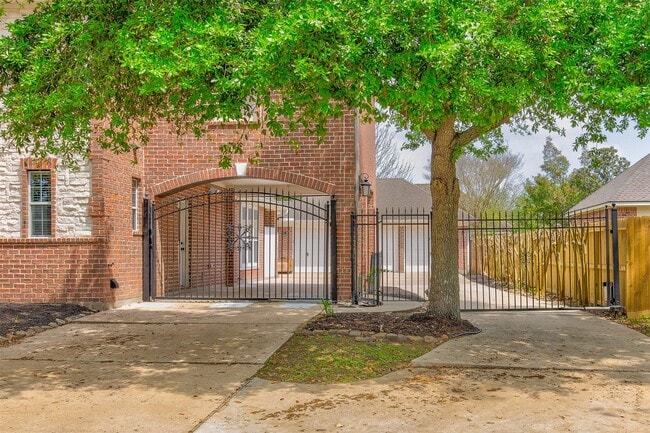 Building Photo - 3430 Queensburg Ln