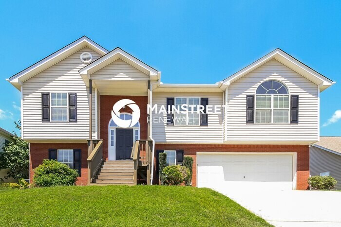 4 Bedroom Pet-Friendly Home in REX, GA with Main Street Renewal - 4 Bedroom Pet-Friendly Home in REX, GA with Main Street Renewal