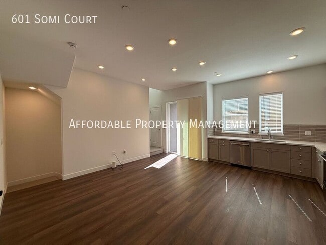 Foto del edificio - 601 Somi Ct