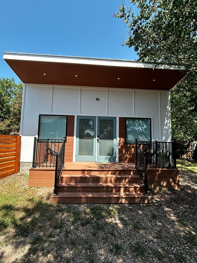 Building Photo - 3104 Leaf Cir