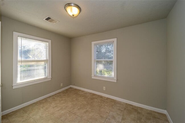Building Photo - 4150 Brandon Ave
