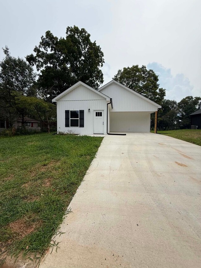 Building Photo - 318 1st Ave