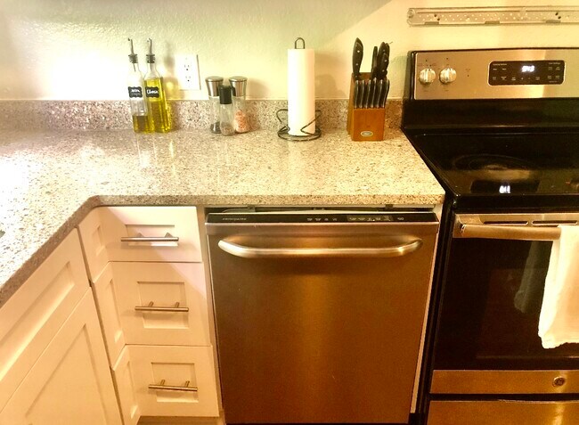 Photo - 929 NW Summercrest Blvd Townhome