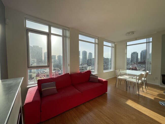 Building Photo - 1001 Homer St