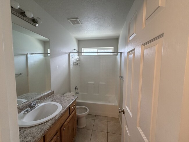 Building Photo - 15108 Honor Dr