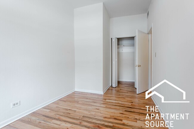 Foto del edificio - 2319 N Kedzie Blvd