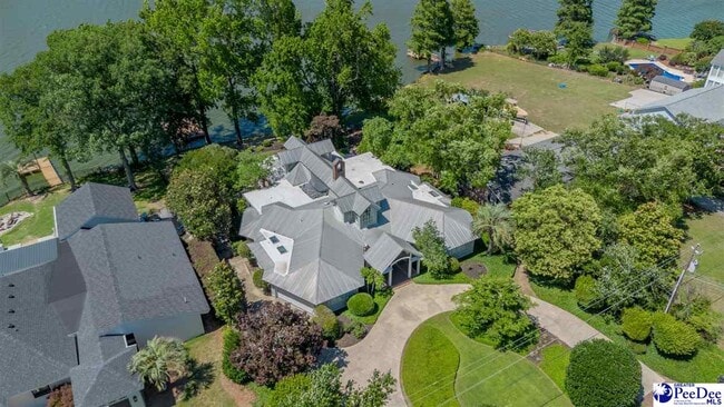 Building Photo - 3241 Lakeshore Dr