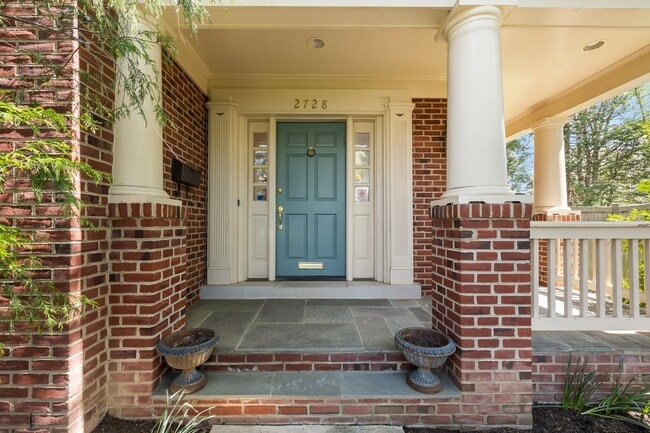 Foto del edificio - 2728 McKinley St NW