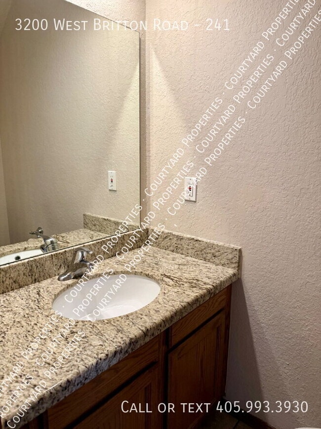 Foto del edificio - 3200 W Britton Rd