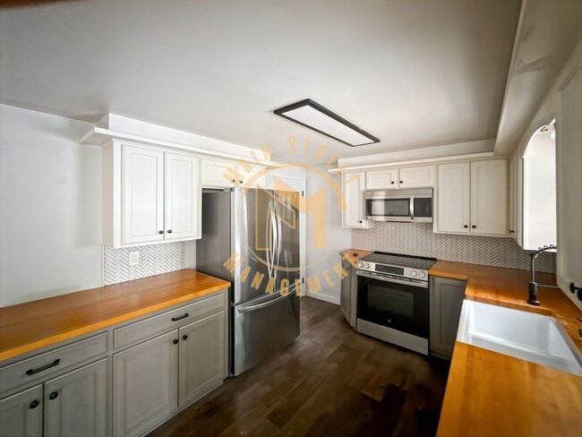 Building Photo - 1313 St Agnes Dr