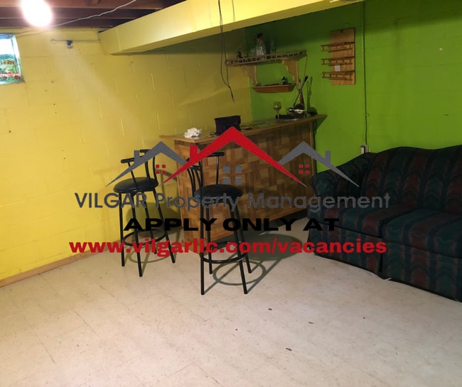Building Photo - 2 bed 2 bath Townhouse in desirable Hessvi...