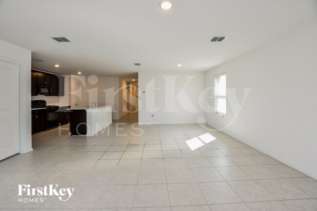 Building Photo - 1069 Crestview Dr