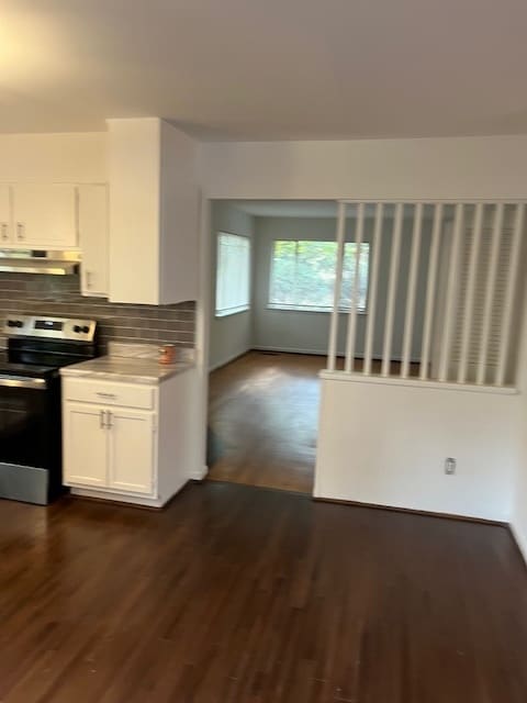 living rm 1 - 2101 Peacock Ln