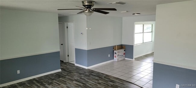 Foto del edificio - 234 W Valerian Pl