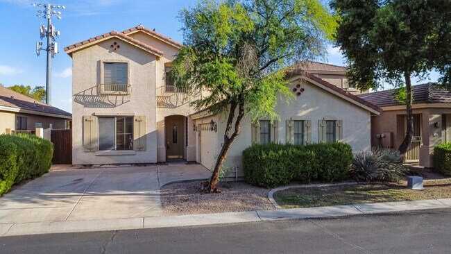 Building Photo - Stunning Home with 3 Bedrooms, Den, and 3 ...