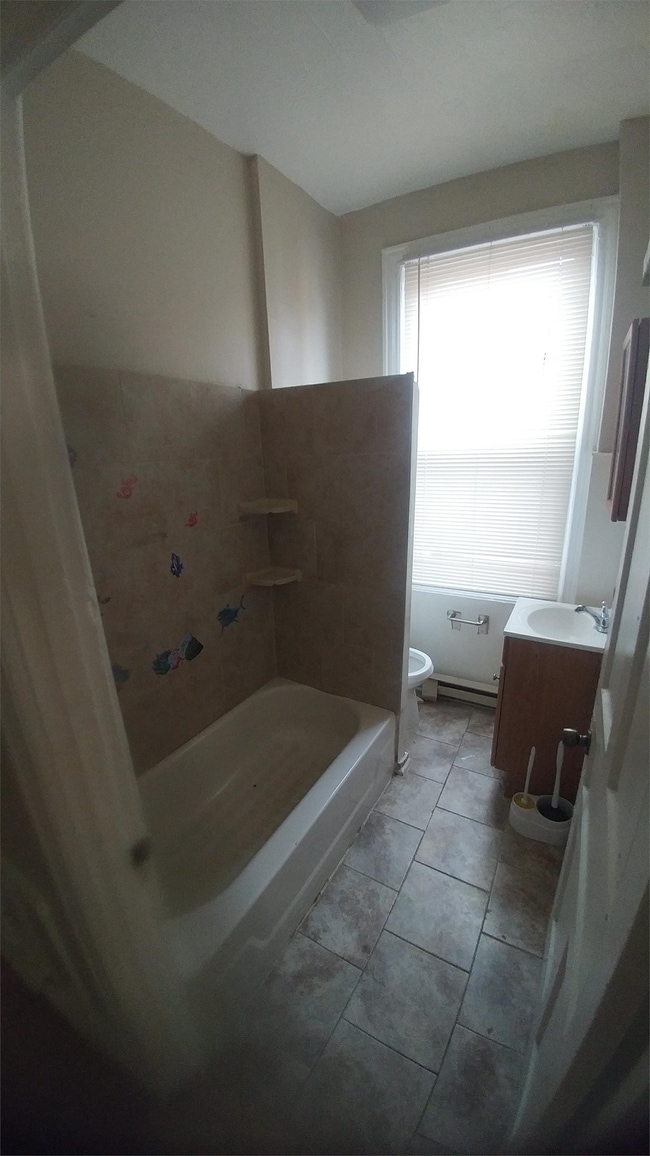 Building Photo - 722 Cedar Ave