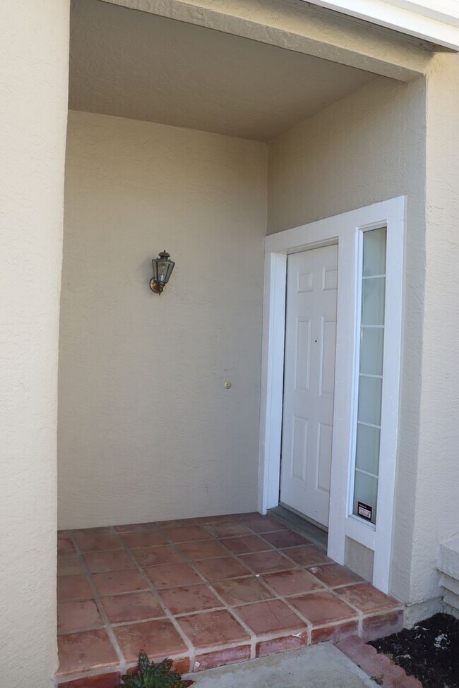 Foto del edificio - Beautiful four bedroom home in Marina's Mo...