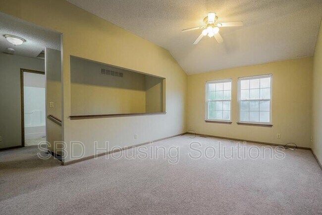 Building Photo - 18333 E 24 Hwy Cir