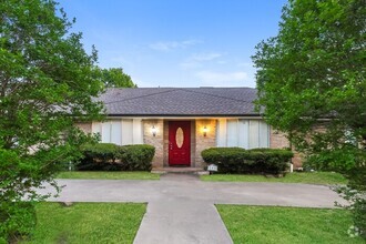 Building Photo - 206 Clubbrook Circle