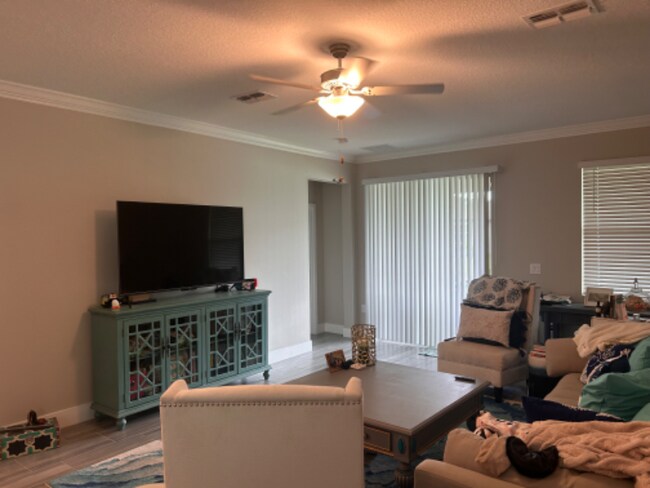 Foto del edificio - 9808 Campanula Ct