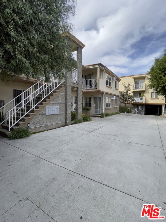 Building Photo - 15939 Victory Blvd