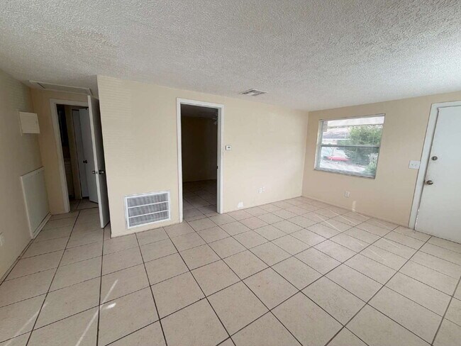 Foto del edificio - 1-Bed in Holiday, FL – Cozy 600 Sq Ft on Silver Spur Dr