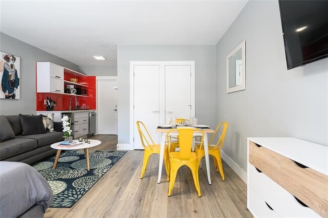 Building Photo - 1020 N Victoria Park Rd