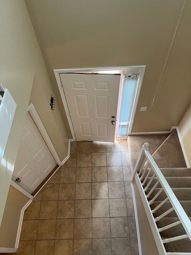 Foto del edificio - 107 Winthrope Ln