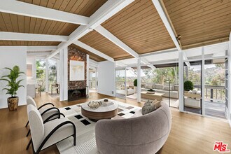 Building Photo - 3623 Serra Rd