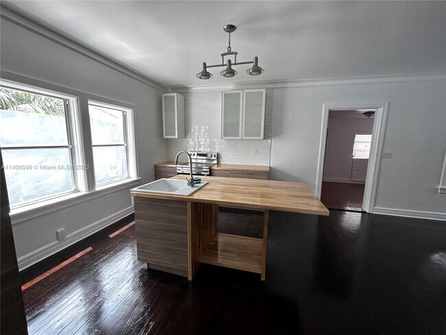 Foto del edificio - 2147 SW 11th St