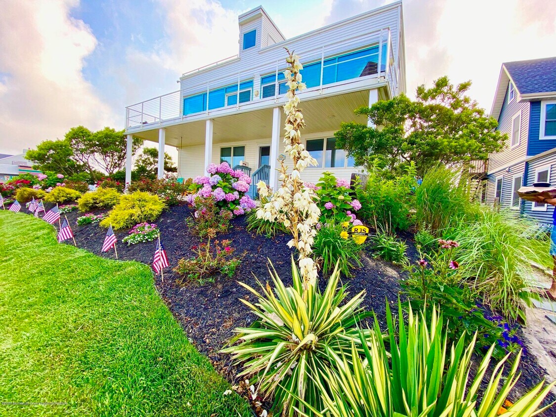 Foto principal - 709 N Ocean Ave
