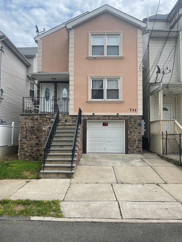Front of House - 731 E 23rd St