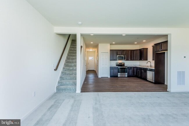 Building Photo - 1756 Fairbank Ln