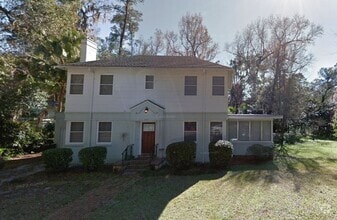 Building Photo - 2721 SW 3rd Pl