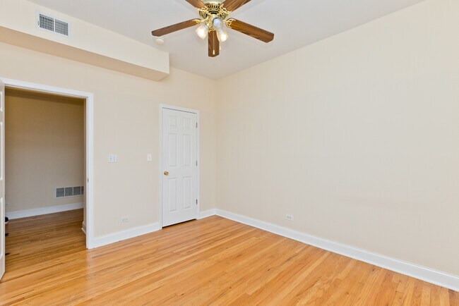 Foto del edificio - 2947 N Broadway