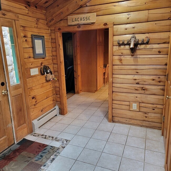 Foto del edificio - 1064 Colebrook River Rd