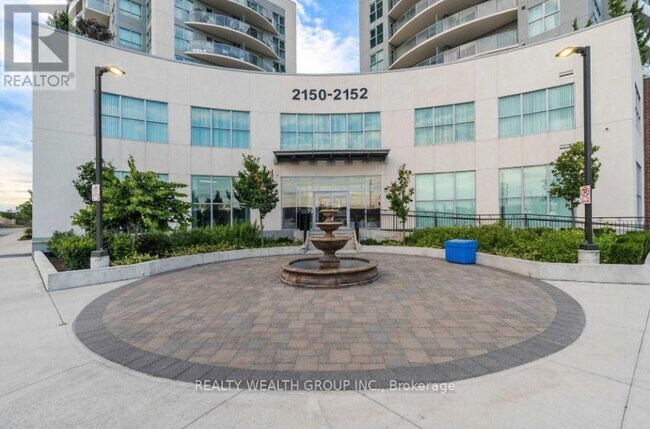 Photo du bâtiment - 2150 Lawrence Ave E