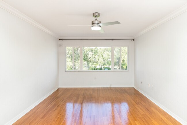 Sala de estar - 4550 Overlook Dr NE