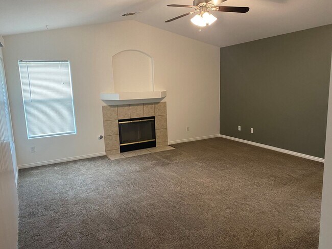 Foto del edificio - 6440 Abby Rose Ave