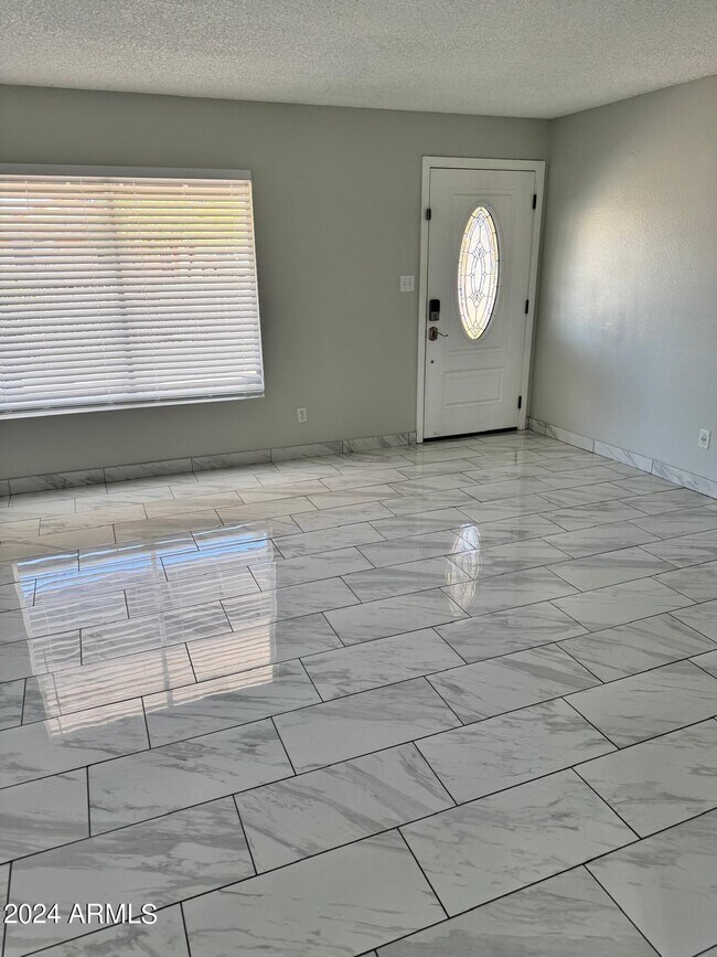 Foto del edificio - 7209 W Luke Ave