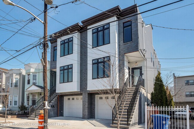 Building Photo - 206 FREEMAN Ave