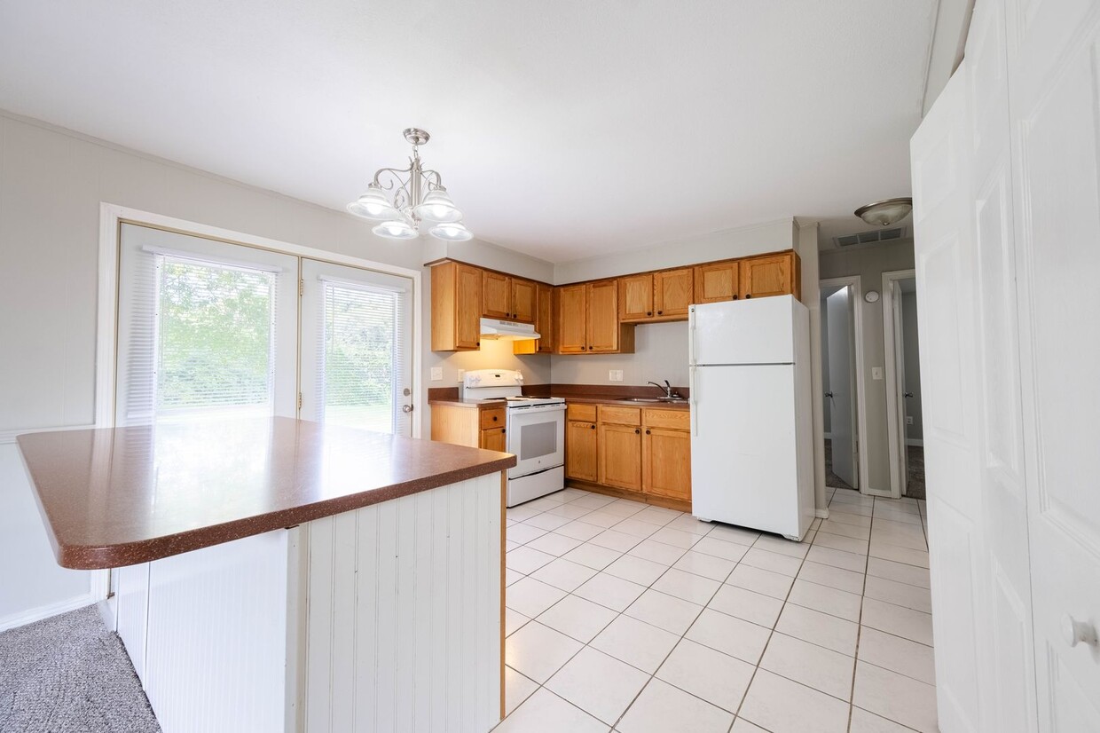 Primary Photo - 2 BED / 1 BATH DUPLEX IN URBANA W/ SOME UT...