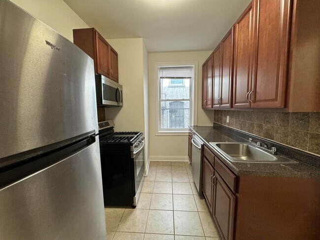 Foto del edificio - 6099-6001 Hudson Ave