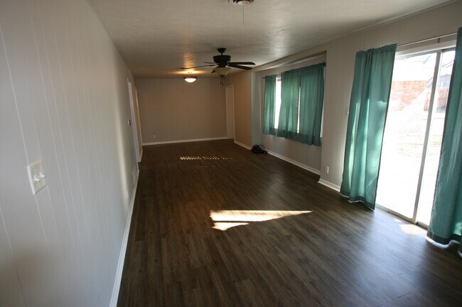 sala de estar/comedor - 2604 Mears Dr