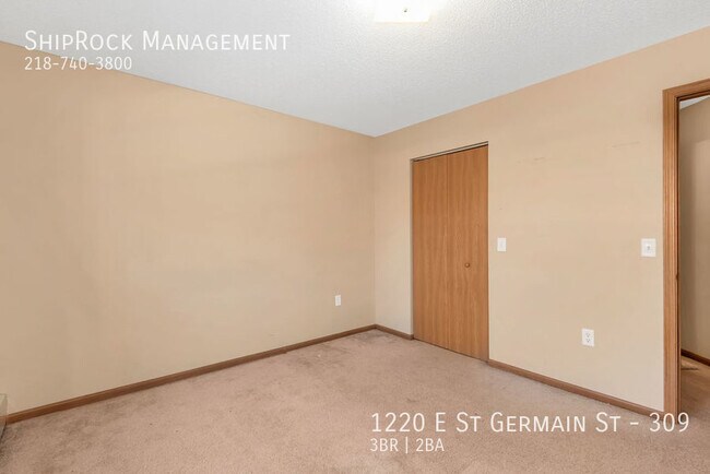 Foto del edificio - 1220 E St Germain St