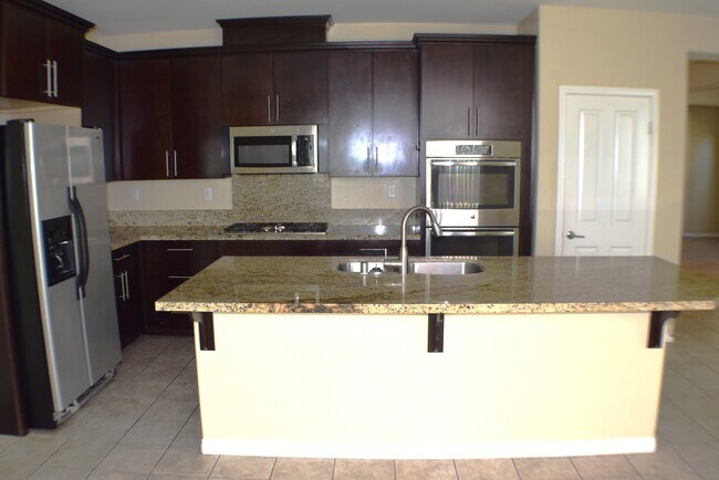 Building Photo - 32436 Shadow Canyon Trl