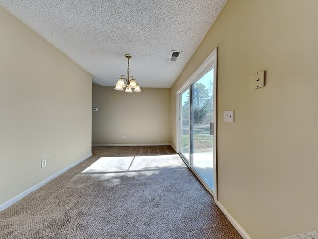 Building Photo - 3004 Westwinds Ct